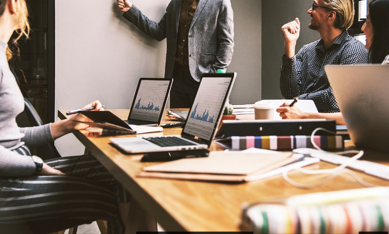 Infographic illustrating strategies to enhance business profitability through effective management and marketing techniques